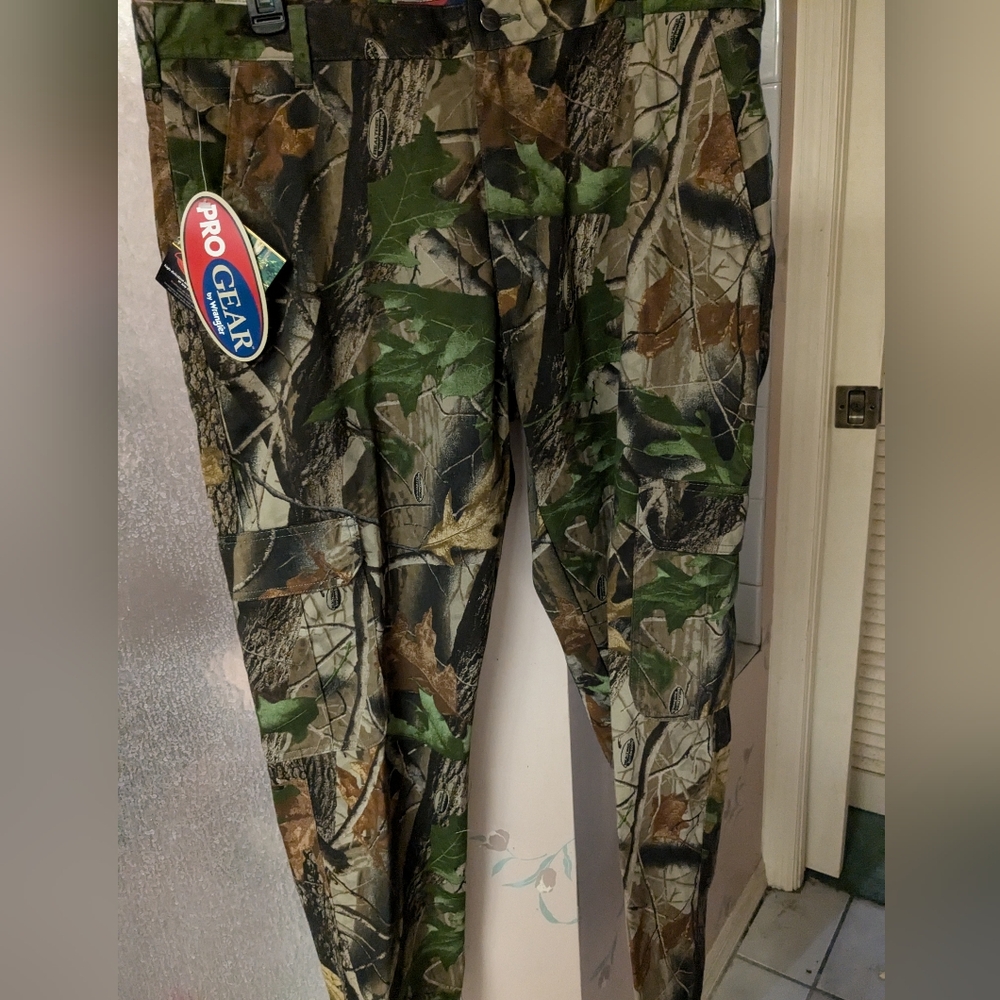 NWT Wrangler ProGear Camo pants 38 x 30 Realtree Hardwoods Green